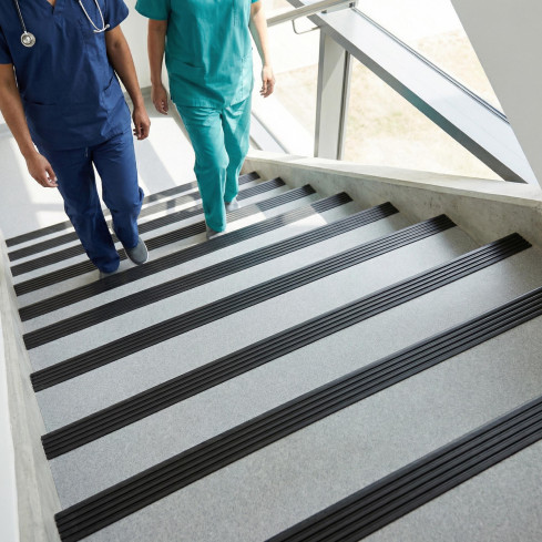 Non-slip stair nosing, 48x42mm, 150cm, black