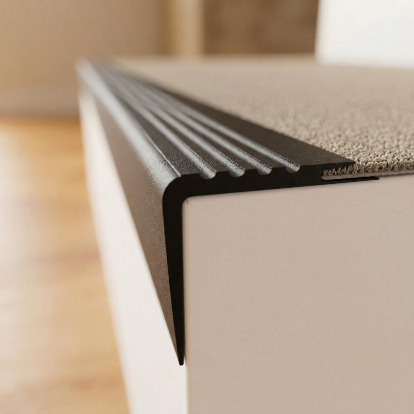 Non-slip stair nosing, 48x42mm, 150cm, black